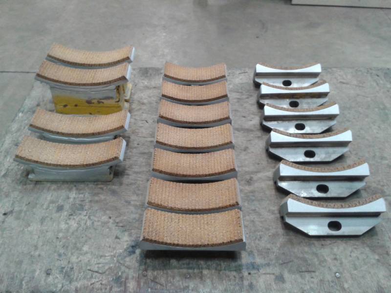 Supports de frein garnis en qualité tressée
